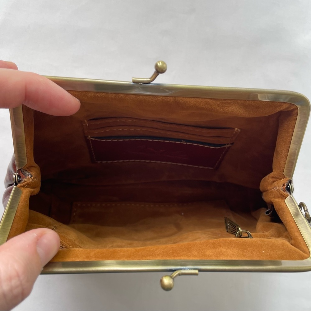 Classic Brown Leather Kiss-Lock Clutch - Picture 11 of 16
